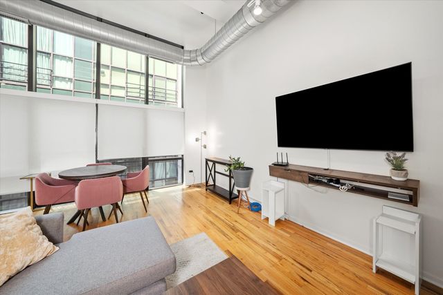 1645 W Ogden Avenue 435, Chicago, IL 60612