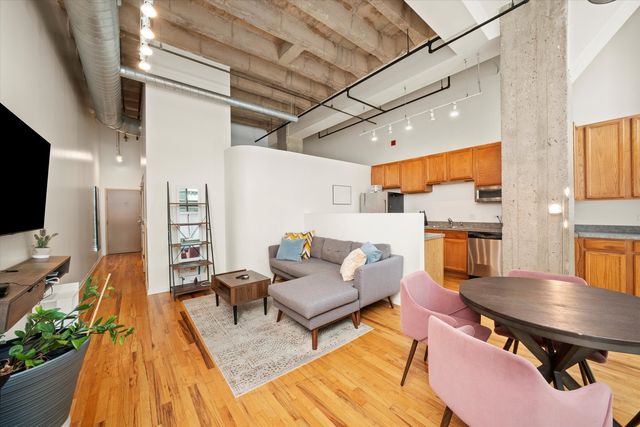 1645 W Ogden Avenue 435, Chicago, IL 60612