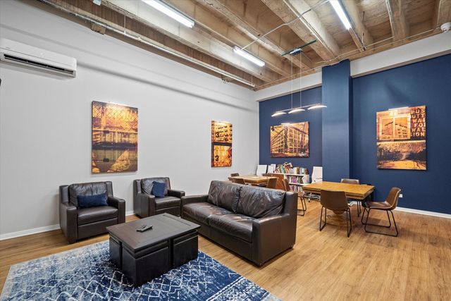 1645 W Ogden Avenue 435, Chicago, IL 60612