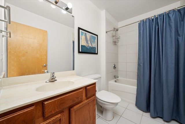 1645 W Ogden Avenue 435, Chicago, IL 60612