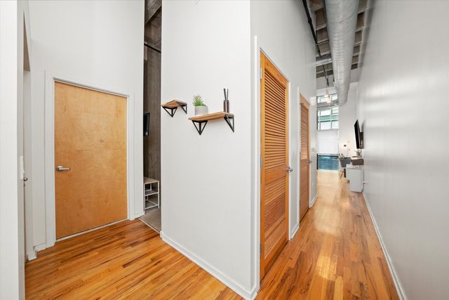 1645 W Ogden Avenue 435, Chicago, IL 60612