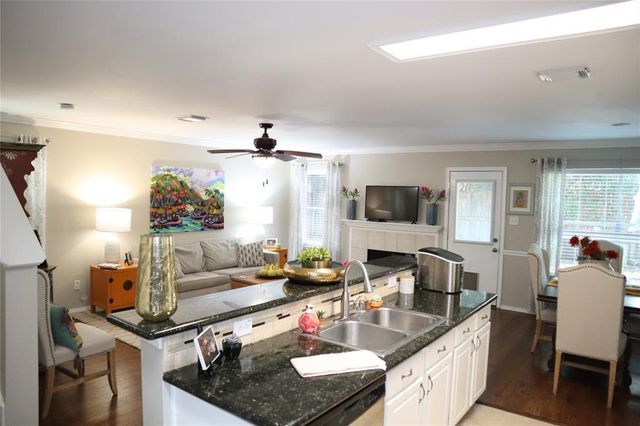 10 Butterfly Branch Place, The Woodlands, TX 77382