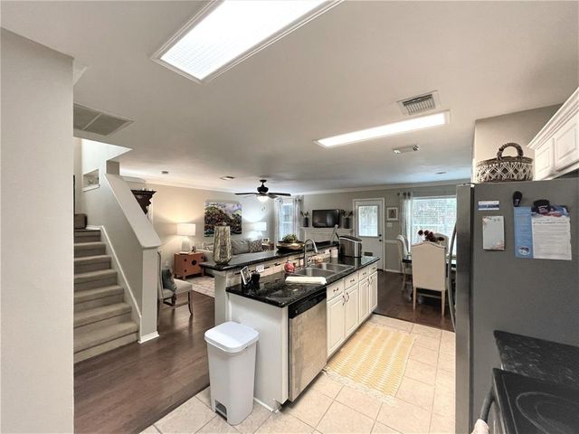 10 Butterfly Branch Place, The Woodlands, TX 77382