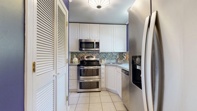 A2 Stonehedge Drive, South Burlington, VT 05403