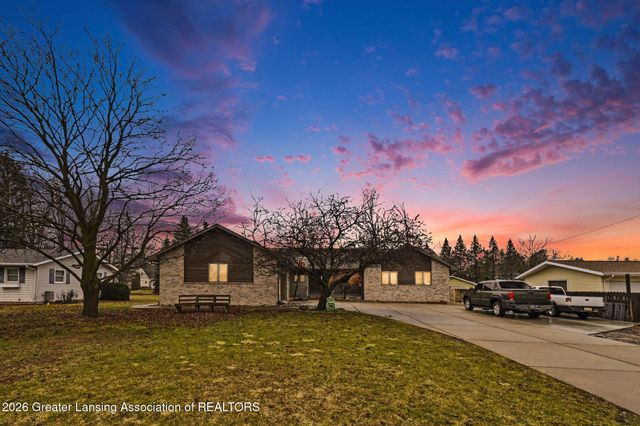 7383 E Saint Joe Highway, Grand Ledge, MI 48837