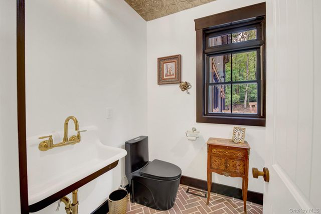 301 Old Mill Road, Saint James, NY 11780