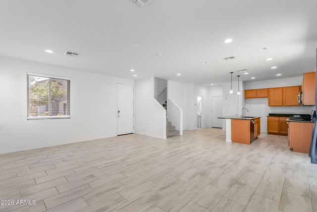 5818 W ENCINAS Lane, Phoenix, AZ 85043