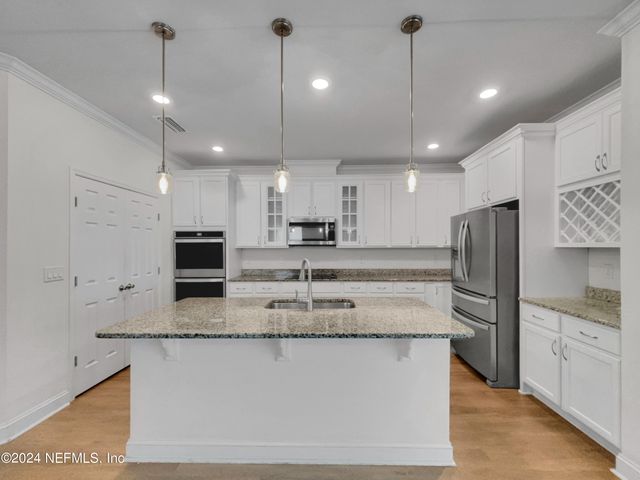 3173 HAWKS HILL Lane, Jacksonville, FL 32216