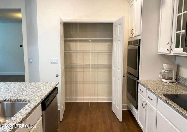 3173 HAWKS HILL Lane, Jacksonville, FL 32216
