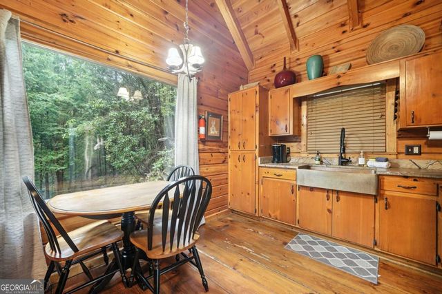 425 River Bend Court, Ellijay, GA 30540