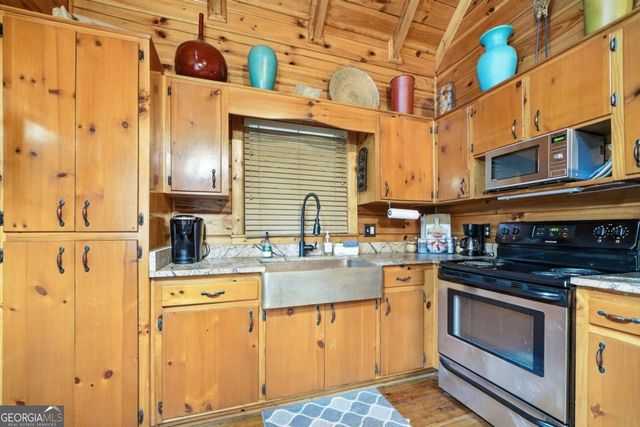 425 River Bend Court, Ellijay, GA 30540