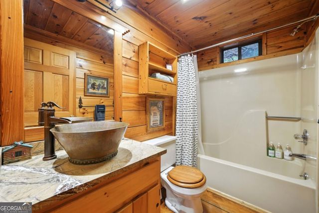 425 River Bend Court, Ellijay, GA 30540