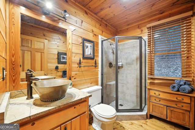 425 River Bend Court, Ellijay, GA 30540