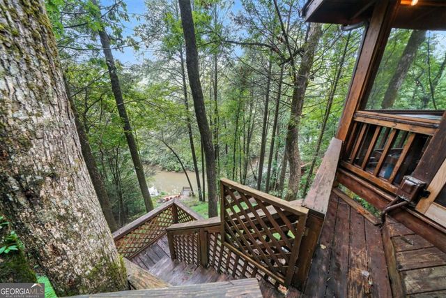 425 River Bend Court, Ellijay, GA 30540