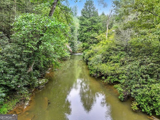 425 River Bend Court, Ellijay, GA 30540