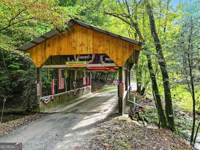 425 River Bend Court, Ellijay, GA 30540
