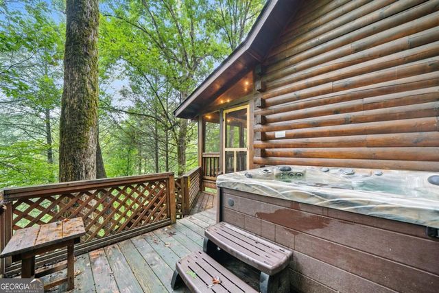 425 River Bend Court, Ellijay, GA 30540