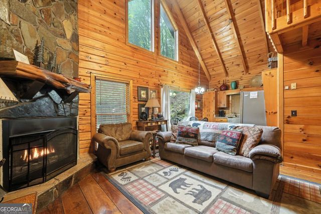 425 River Bend Court, Ellijay, GA 30540