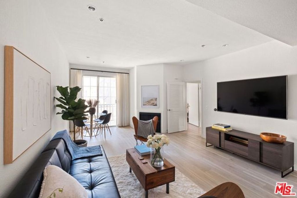 585 N Rossmore Avenue 506, Los Angeles, CA 90004