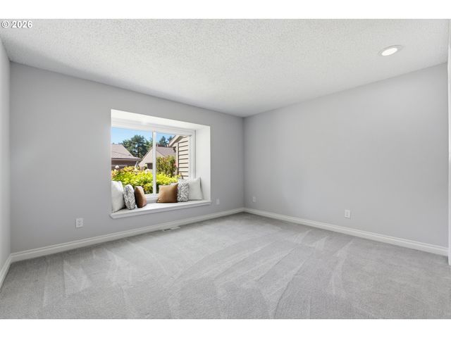 32400 Sw ARBOR LAKE Dr, Wilsonville, OR 97070