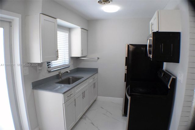 622 NE 6th St 2, Hallandale Beach, FL 33009