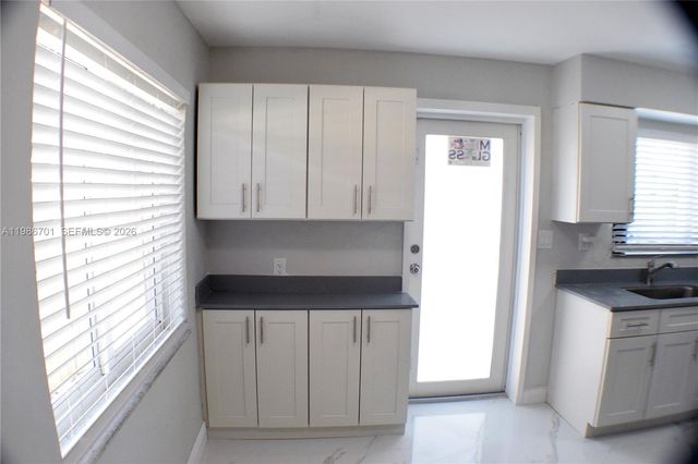 622 NE 6th St 2, Hallandale Beach, FL 33009