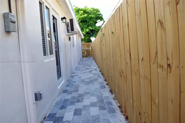 622 NE 6th St 2, Hallandale Beach, FL 33009