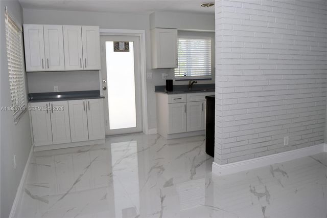 622 NE 6th St 2, Hallandale Beach, FL 33009