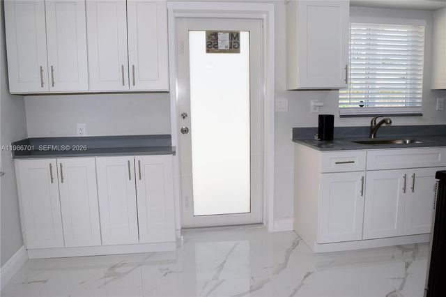 622 NE 6th St 2, Hallandale Beach, FL 33009