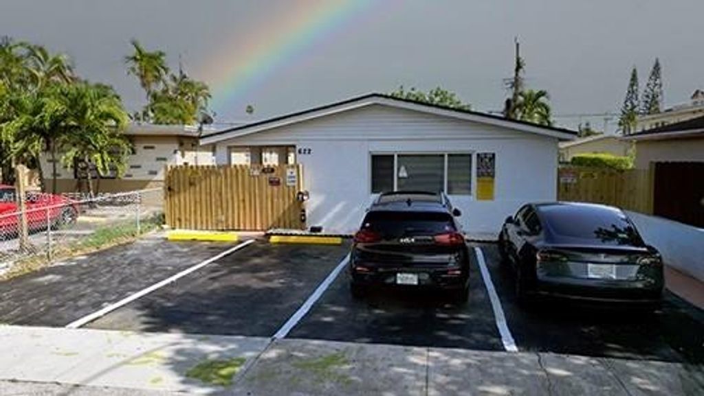 622 NE 6th St 2, Hallandale Beach, FL 33009