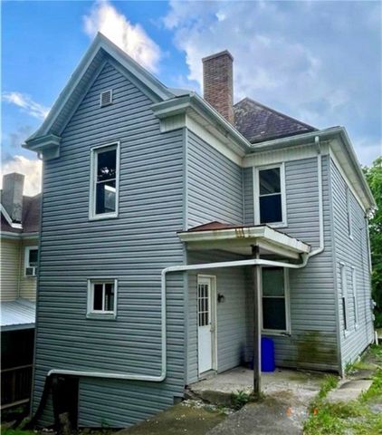 5 Hacker Ave, Jeannette, PA 15644
