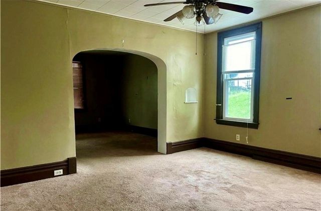5 Hacker Ave, Jeannette, PA 15644