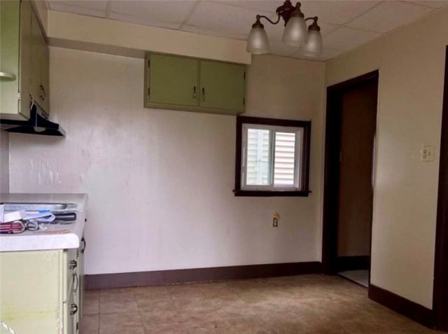 5 Hacker Ave, Jeannette, PA 15644