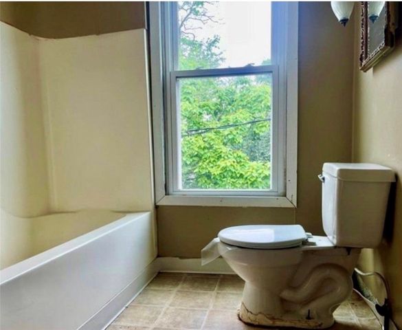 5 Hacker Ave, Jeannette, PA 15644