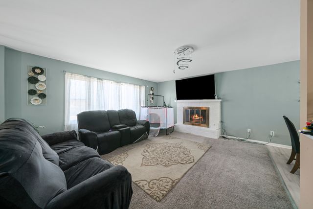 220 N Rosedale Avenue, Aurora, IL 60506