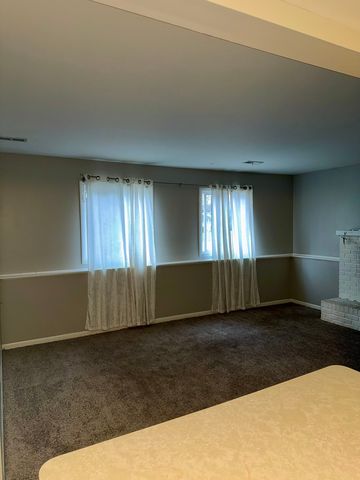 220 N Rosedale Avenue, Aurora, IL 60506