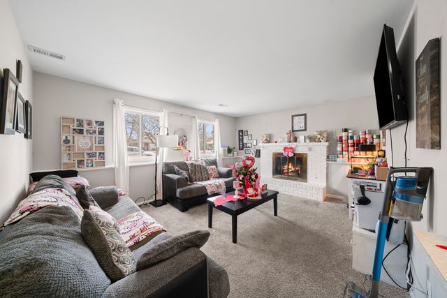 220 N Rosedale Avenue, Aurora, IL 60506