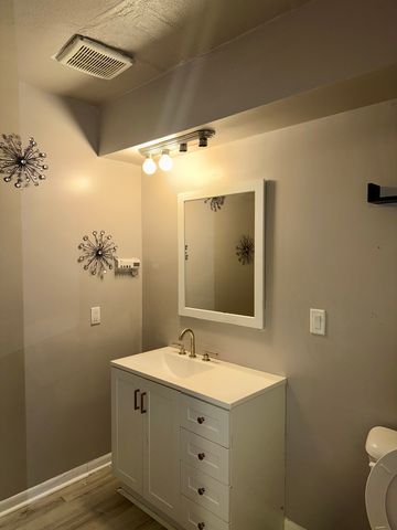 220 N Rosedale Avenue, Aurora, IL 60506