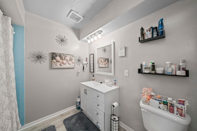 220 N Rosedale Avenue, Aurora, IL 60506