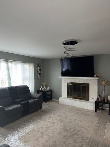 220 N Rosedale Avenue, Aurora, IL 60506