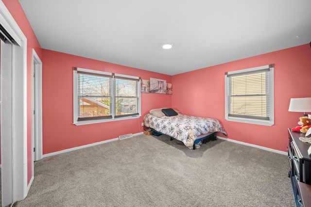 220 N Rosedale Avenue, Aurora, IL 60506