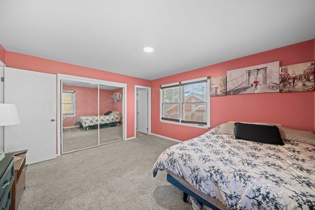 220 N Rosedale Avenue, Aurora, IL 60506