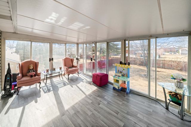 220 N Rosedale Avenue, Aurora, IL 60506