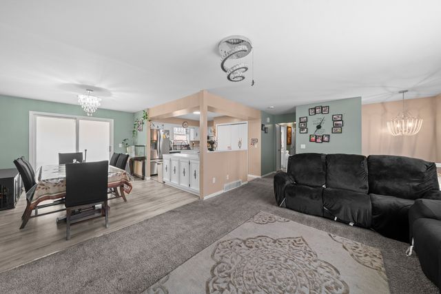 220 N Rosedale Avenue, Aurora, IL 60506