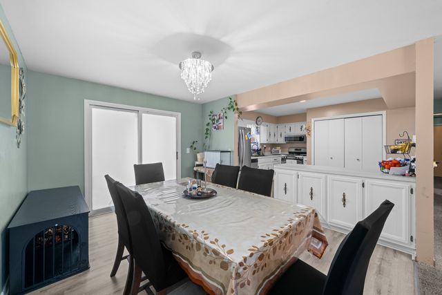 220 N Rosedale Avenue, Aurora, IL 60506