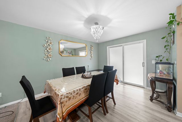 220 N Rosedale Avenue, Aurora, IL 60506