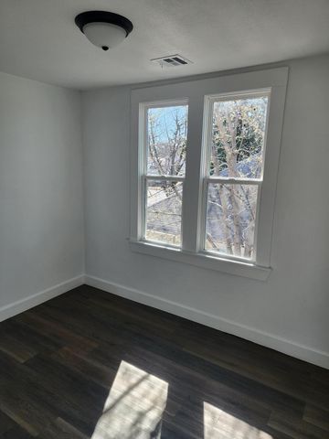 109 E St NW, Miami, OK 74354