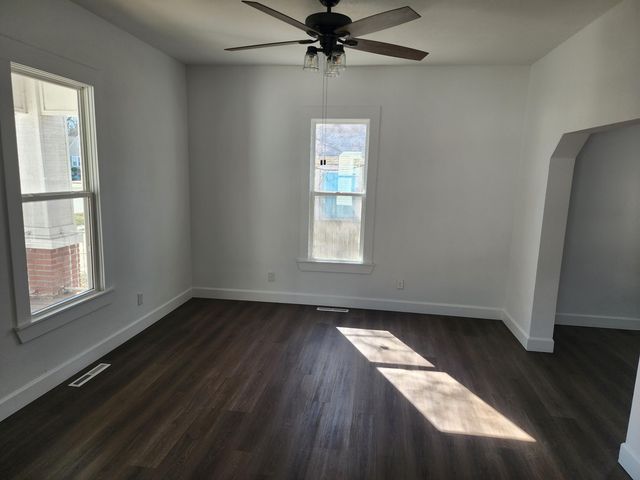 109 E St NW, Miami, OK 74354