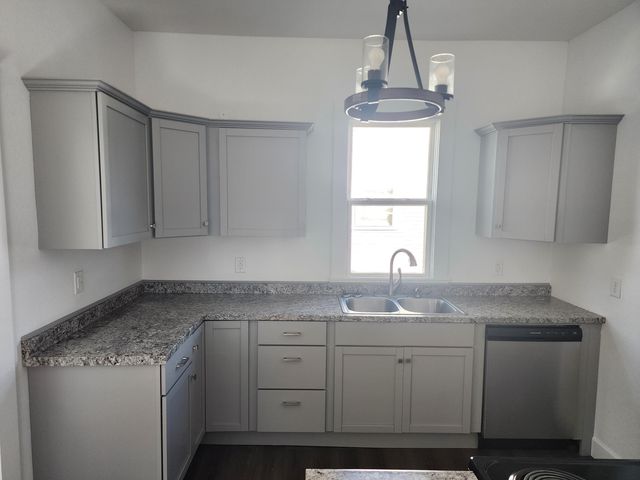 109 E St NW, Miami, OK 74354