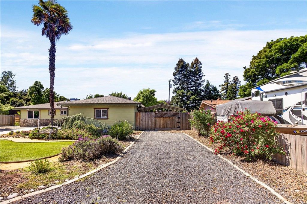 Image 2 of property listing at 6 Mayfair, Chico, CA 95973